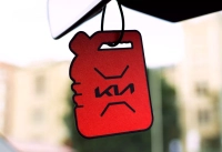 Kia представи ароматизатор с мирис на бензин