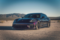 Рядко Porsche Panamera Turbo Sport Turismo блести с V8 мощ