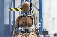 THOR-05F поставя жените в центъра на автомобилната безопасност в САЩ