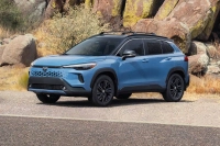 Ефикасният Toyota Corolla Cross Hybrid за 2026 г. остава под радара