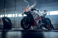 KTM 990 RC R Track: Пистова машина с 135 к.с. и 170 кг сухо тегло