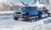 Jeep Gladiator Whitecap добавя ретро визия Convoy към пикапа