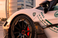 V12 хибрид звяр влиза в автопарка на полицията в Дубай