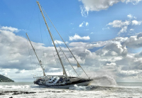 Капитан продава дял от яхтата Acoa за €1 след засядане край Майорка