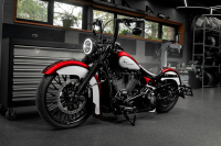 Harley-Davidson Lowrider? Всъщност това е персонализиран Heritage Classic от Killer Custom