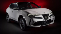 Alfa Romeo Junior Ibrida Edizione Bianco: лимитирана серия за японски ценители