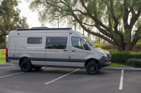 Революция във van life: Sprinter Backcountry идва с 3500 W генератор за пълна автономност