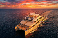 Monique – хибридният катамаран, който прави Галапагос по-зелени