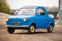 Историята на Vespa 400: как Piaggio създаде малкия автомобил, роден от скутера