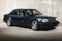 Mercedes-Benz E 500 Limited влиза в музей с 422 км