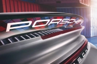 Porsche отчита спад в продажбите и забавя темпа на електрификация