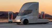 Tesla Semi влиза в серийно производство след години забавяне