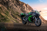 Kawasaki Ninja H2 SX комбинира 207 к.с. и комфорт