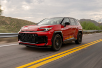 Toyota загатва за GR RAV4 с 2.4 турбо – възможен нов спортен SUV удар