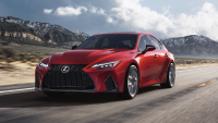 Lexus IS 500 запазва V8 усещането в ерата на турбото