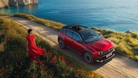 Renault 4 Plein Sud: стил с отваряем покрив