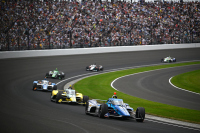 Dale Coyne Racing слага №18 на Грожан в чест на Кайл Буш