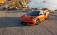 Lotus Emira 420 Sport дебютира с 414 к.с. и минус 25 кг