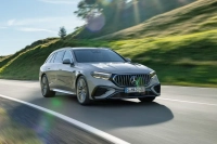 Mercedes-AMG E 53 Hybrid Wagon съчетава 604 к.с. и практичност