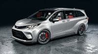 Toyota превърна семейния Sienna в GR звяр с карбонов покрив