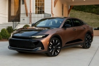 Toyota освежава Crown Crossover с нови цветове