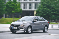 АВТОВАЗ връща комфорта: Lada Vesta отново с автоматичен климатик и смарт телематика