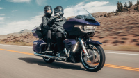 Harley-Davidson Road Glide Limited обещава комфорт при 129 км/ч