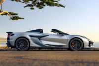 Chevrolet Corvette Stingray 2027: „Американската мечта“ вече влиза в клуба на 322 км/ч