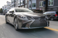 Lexus LS: Флагманът остава в Австралия с хибридна мощ и ключови подобрения