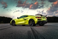 Chevrolet Corvette 2026 дебютира във Великобритания: Три екрана и нов дигитален свят