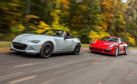 Mazda MX-5 Miata RF срещу Porsche 718 Cayman: Разумът срещу престижа на пистата