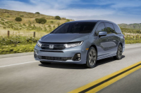 Honda Odyssey с изтегляне заради проблем със задната камера