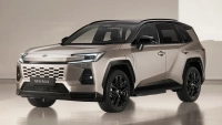 Toyota RAV4 2026: Хибридният SUV, който постави на колене компактните седани