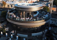 Електрическо сърце в Лос Анджелис: Как Tesla Diner счупи всички рекорди и се превърна в №1 Supercharger в света
