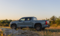 Новата Toyota Tundra 2027: Масивен фейслифт и брутален пакет Trailhunter за офроуд ентусиастите