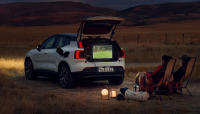 Интелигентен ъпдейт от Volvo: Компактният EX30 вече захранва външни електроуреди до 3 kW