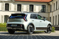 Новото лице на ефективността: Опосестеният Kia Niro Hybrid (2026) опростява гамата и залага на топпрактичност