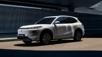 Последователен хибрид с бързо зареждане: Geely EX5 EM-R разширява гамата на марката за руския пазар