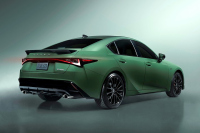 Lexus IS 350 Special Appearance Package: Японският премиум боец залага на зелен цвят и колекционерска ексклузивност