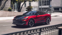 Умна еволюция на хибридния кросоувър-седан: Toyota Crown посреща 2027 година с множество подобрения