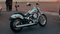 Завръщане на легендата: Harley-Davidson Super Glide 2026 съчетава класически ретро стил и модерна мощ