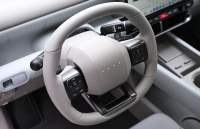 Hyundai Ioniq 3 Select остава без приборно табло пред водача