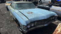 Chevrolet Impala от 1967 г. се продава за 14 500 долара и чака пълна реставрация
