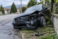 15-годишен без книжка катастрофира с Mercedes в Горно Черковище