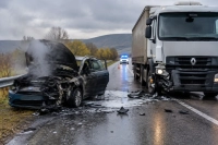 Renault блъсна 40-годишен мъж край Лютидол