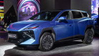OMODA 4 дебютира в Париж: футуристичен SUV с Cyber Mecha дизайн и хибридни 224 к.с.