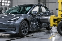 Tesla Model 3 Premium: сервизна акция за 131 726 автомобила