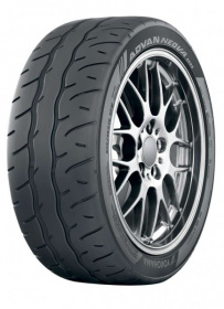 YOKOHAMA AD09 245/40 R18 97W